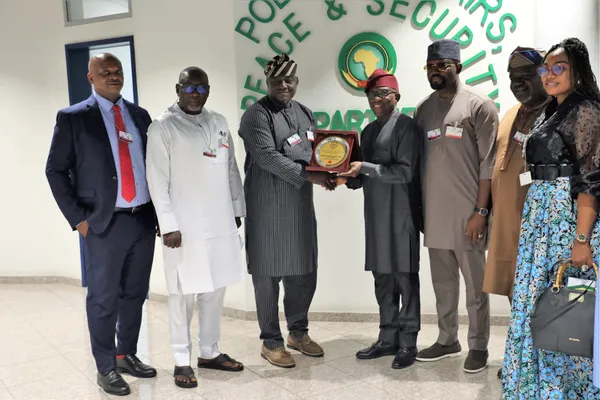 Presentation of a plaque to Amb. Bankole Adeoye, Commissioner for Political Affairs, Peace and Security of the African Union Commission.